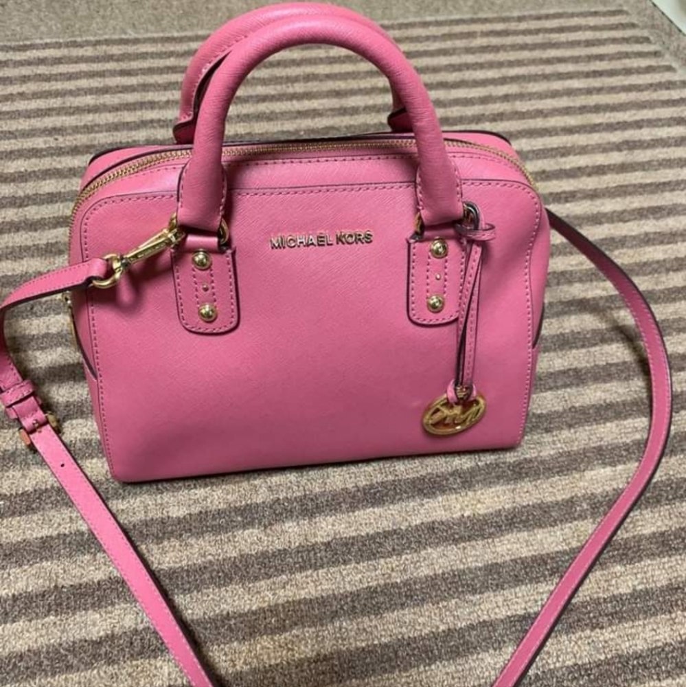 Michael Kors 2 way Bag / Last hole strap  50 inches